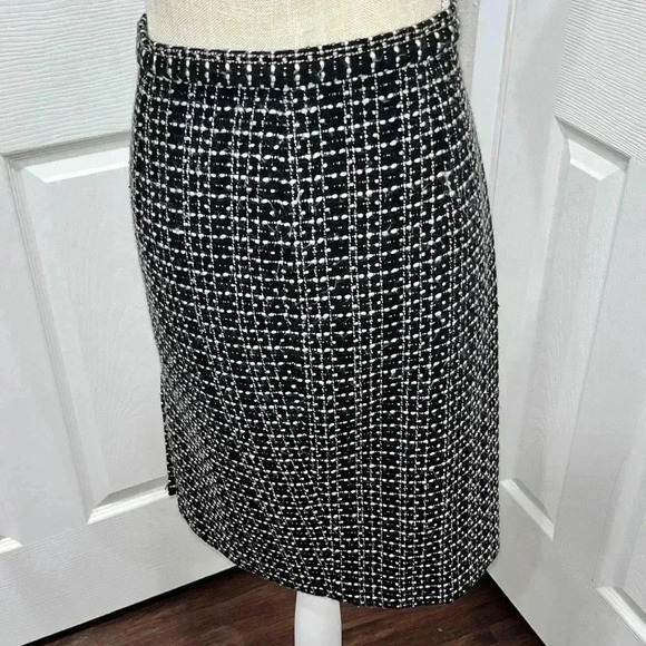Michael Kors Tweed pencil skirt with side split, zip side closure: career wear - Picture 3 of 8
